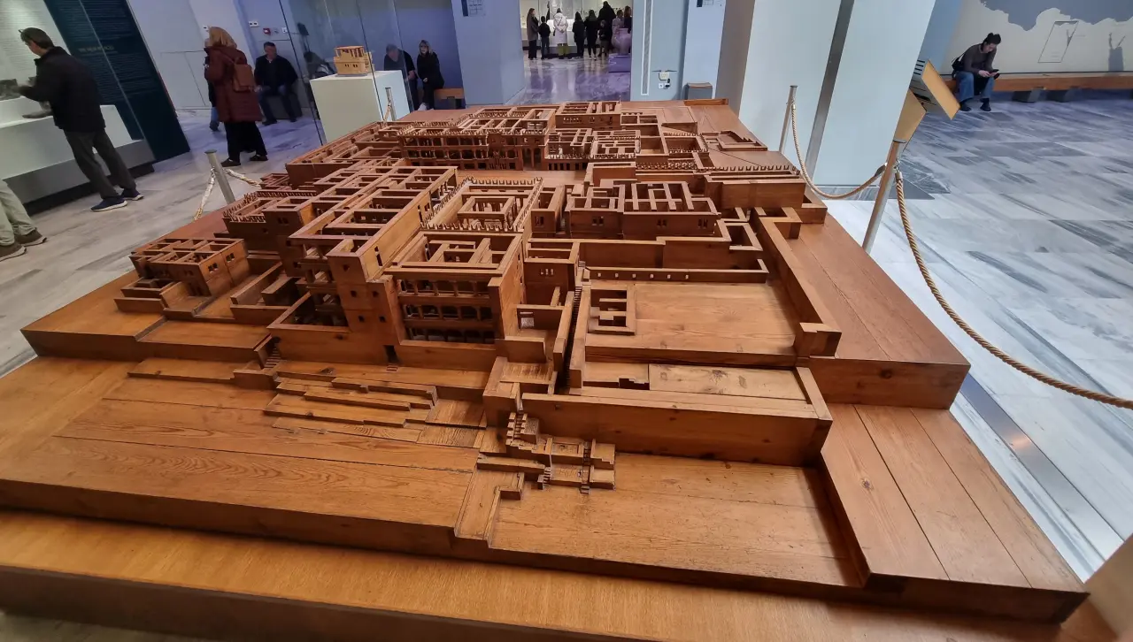 Model Knossos