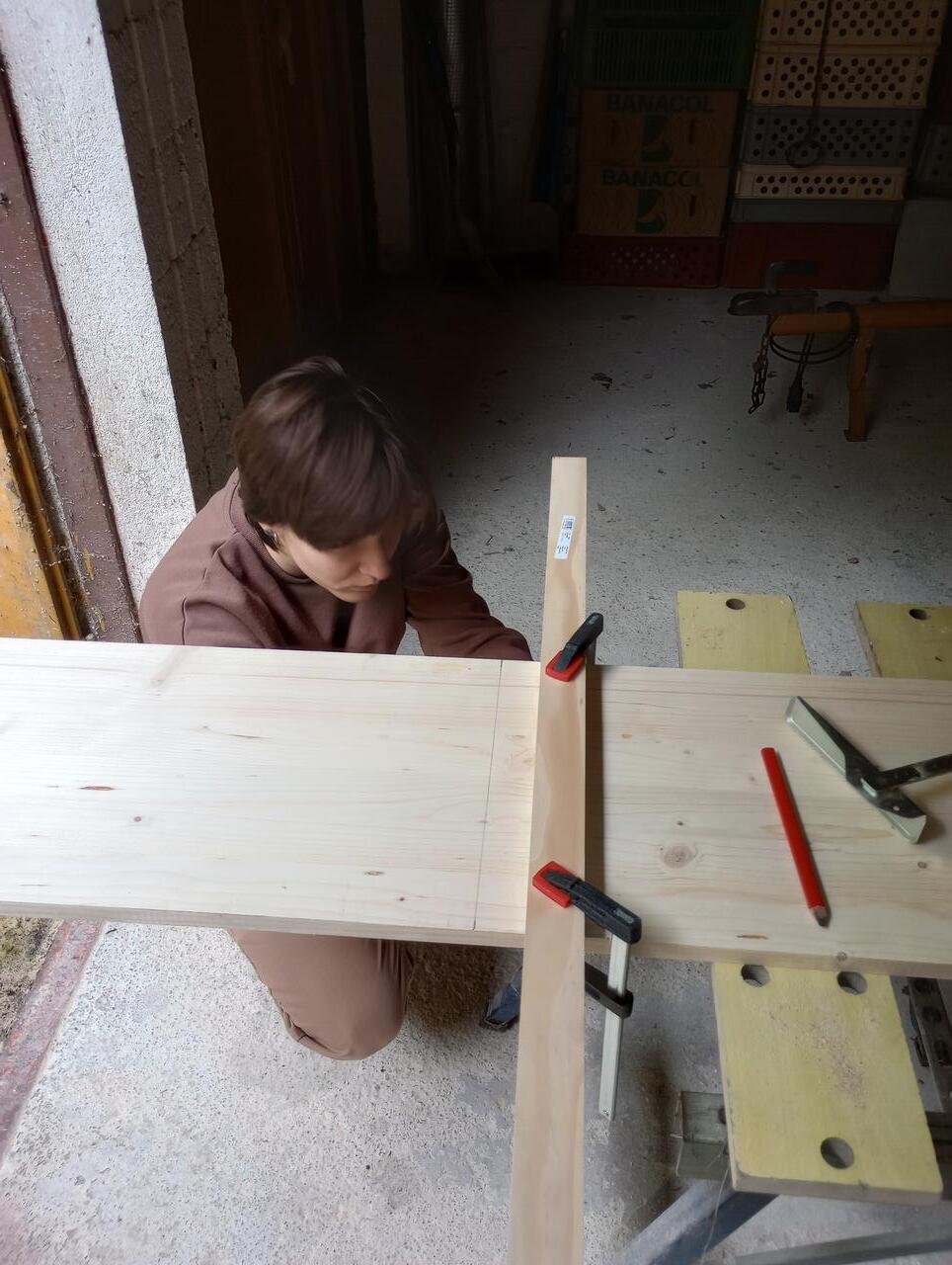 Erika upíná svorky